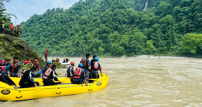 त्रिशूलीमा हराएका बसको खोजी रोक्ने